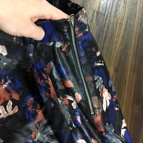 Zara printed leather effect skirt - Picture 5 of 6